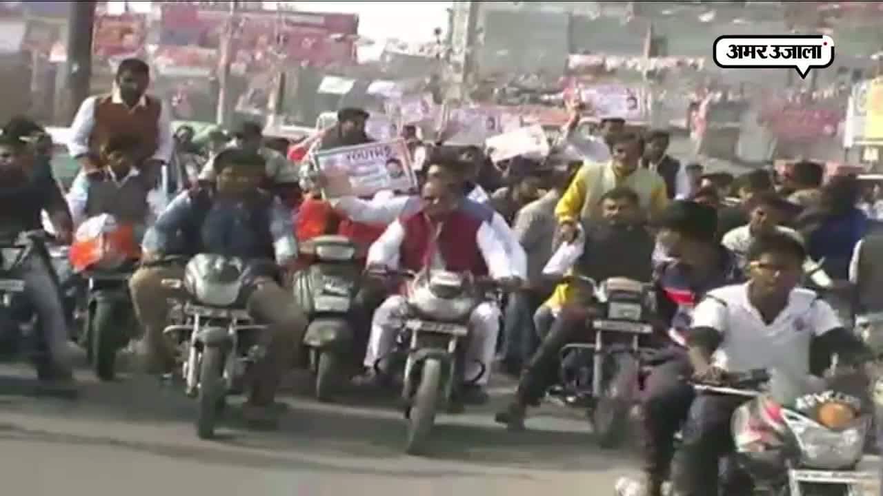 कानपुर को कैशलेस बनाने के लिए सड़क पर उतरे बीजेपी कार्यकर्ता