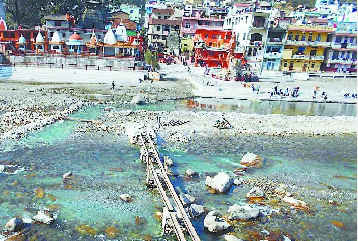 Uttarayani began to become a floating bridge on the Sarayu