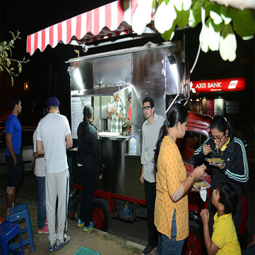 food truck in India is a hot choice less investment and big profit
