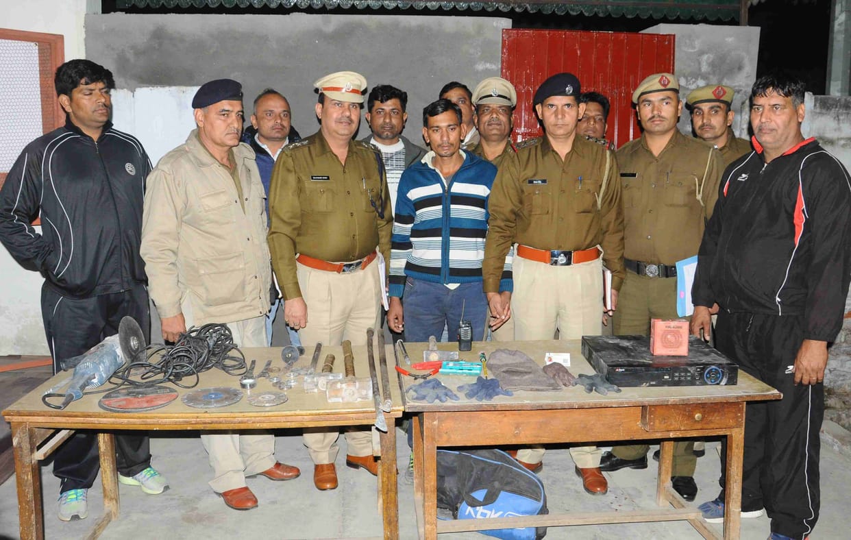 bank, robbery, thief, haryana, rohtak, police, arrest
