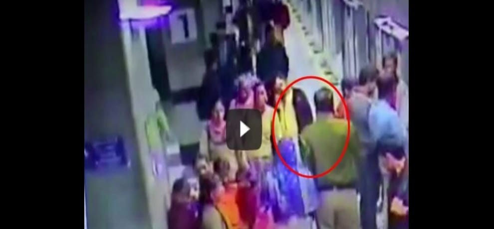 Head constable caught on CCTV ‘helping’ lady pick pocketers in Delhi Metro suspended