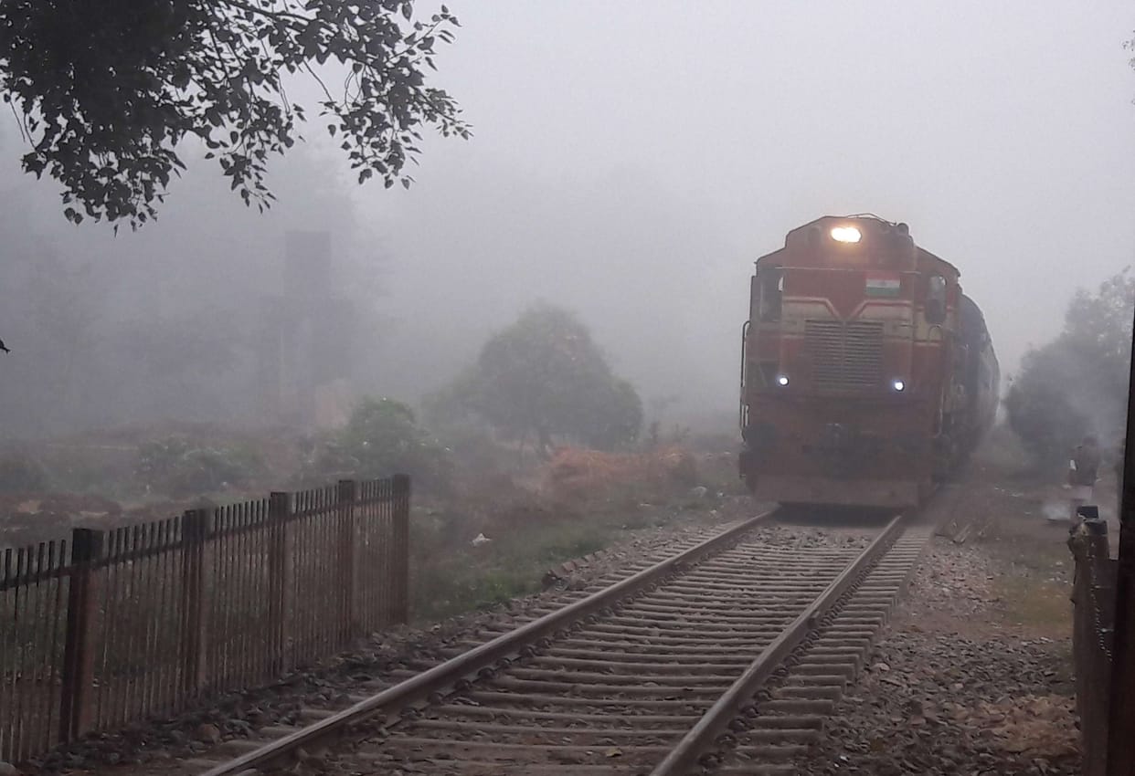 Preparations to deal with fog: Railways canceled 18 trains, partially canceled two