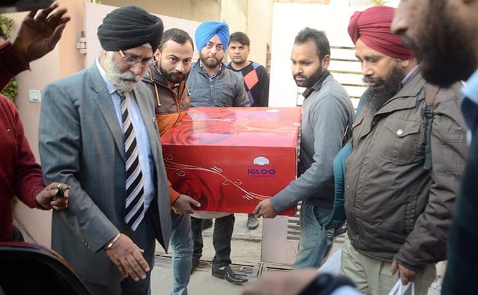 ed raid on ludhiana businessman house and showroom, found 58 lakh old and new currency 
