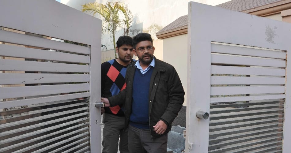 ed raid on ludhiana businessman house and showroom, found 58 lakh old and new currency 