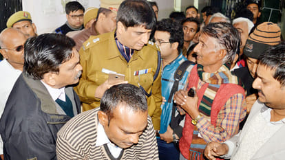 spray chili powder former block chief shot dead