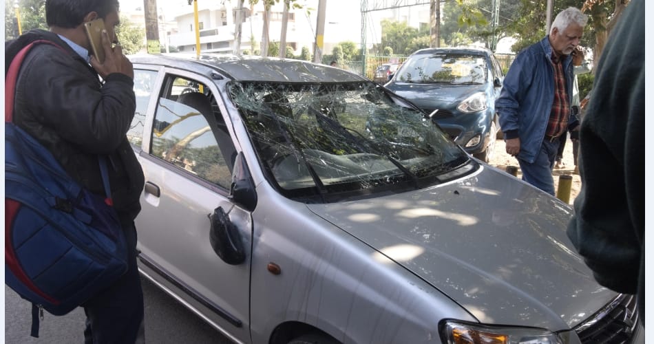 panchkula news, car Triple save ride, round fired into the car,