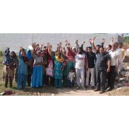 overflow sewarage,people,coloney,problem,protest