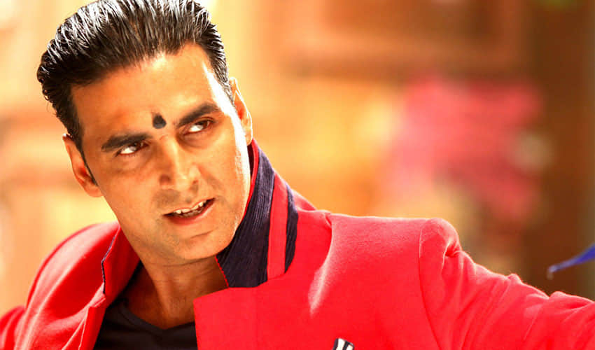 akshay kumar is trying to smell his own shoe