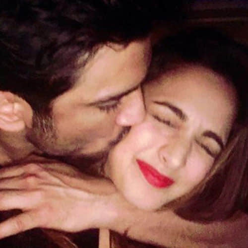 sushant kissed kiara in salman birthday party