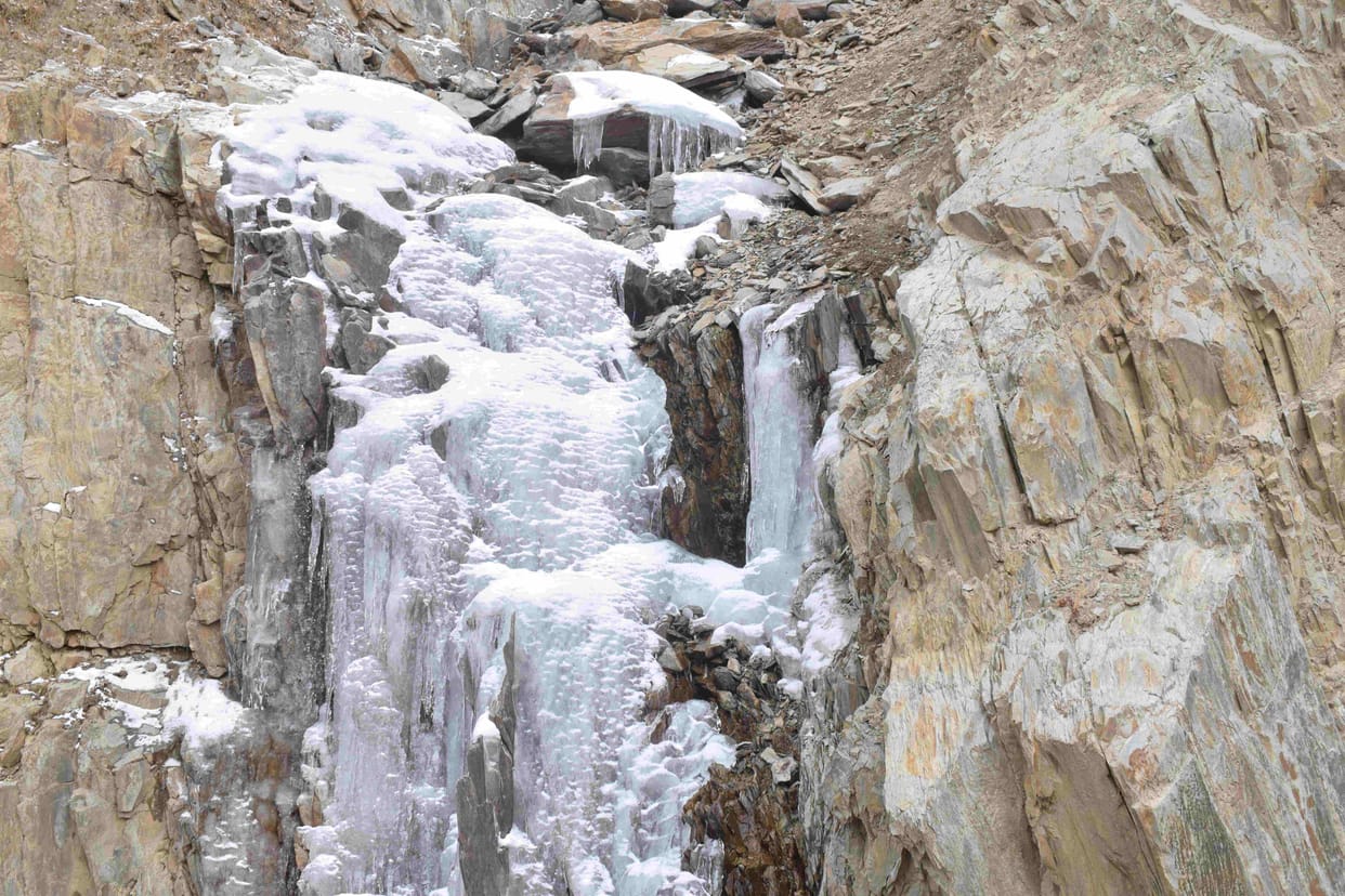 waterfalls freezing IN JAMMU KASHMIR