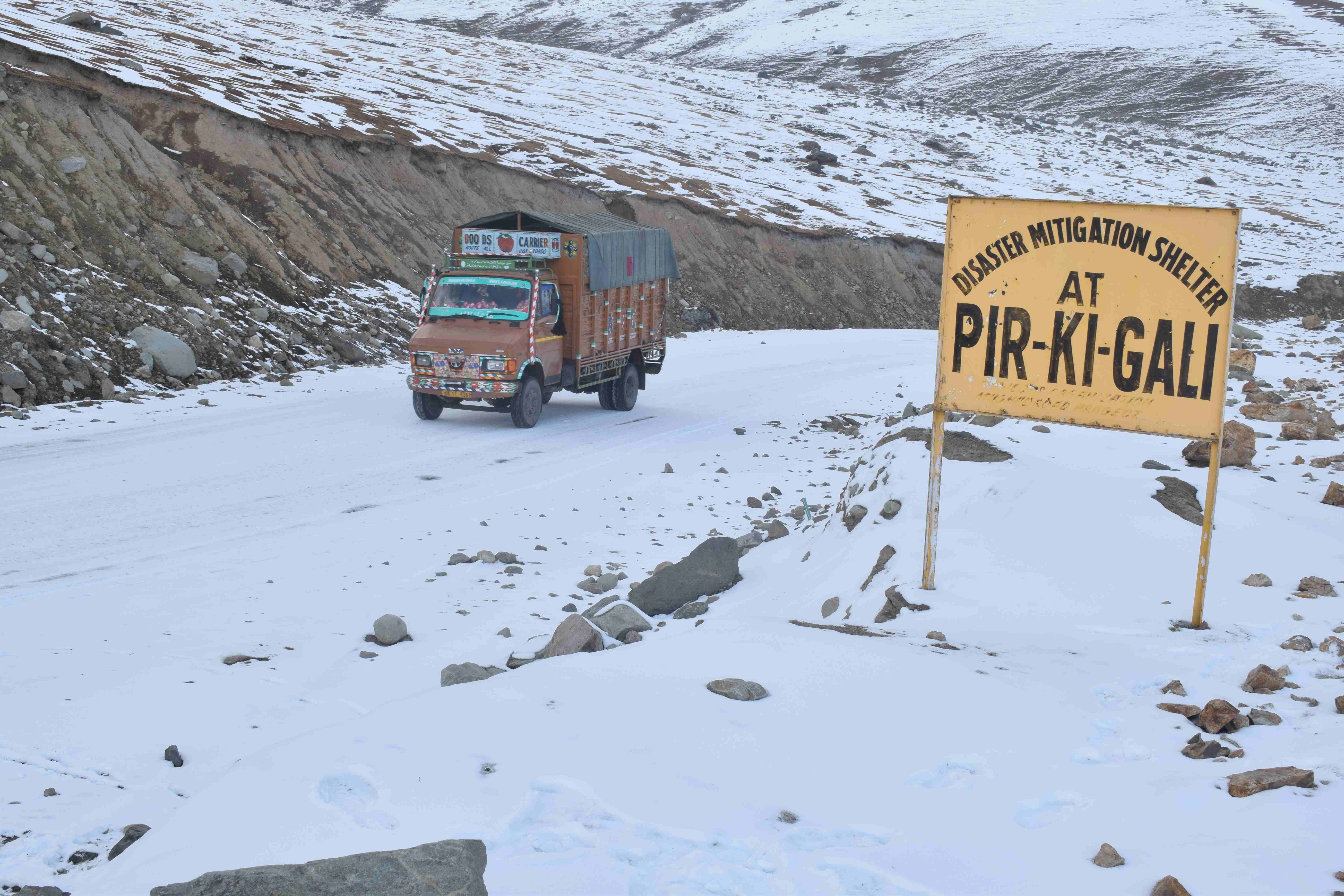 waterfalls freezing IN JAMMU KASHMIR