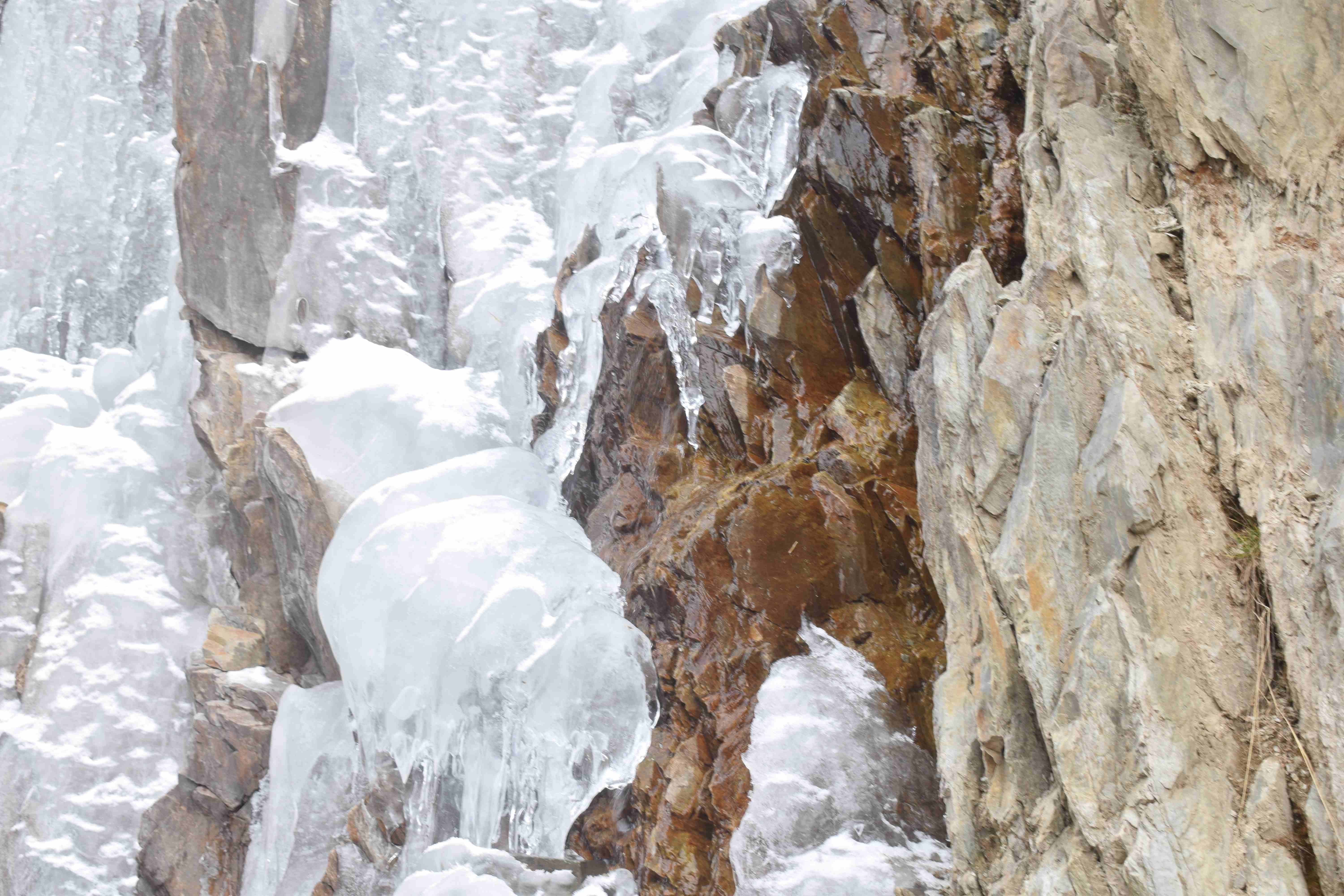 waterfalls freezing IN JAMMU KASHMIR