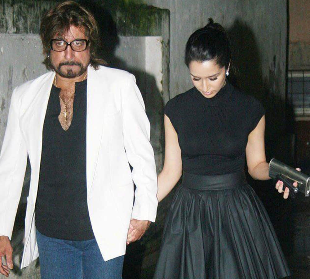 Shraddha Kapoor dragged back home from Farhan Akhtar apartment by father Shakti Kapoor