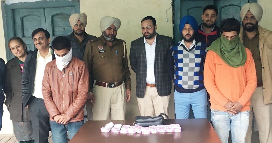 millions of 2000 rupee caught from two boy at sunam of punjab