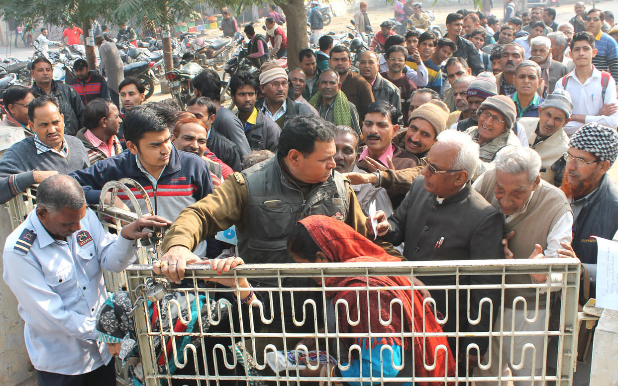 Cash shortage continues on 50th day, the banks were not short on line