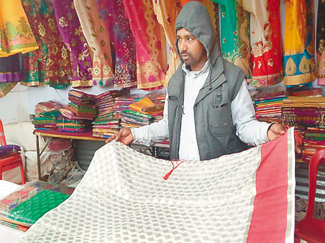The exhibition of 60 thousand shawl