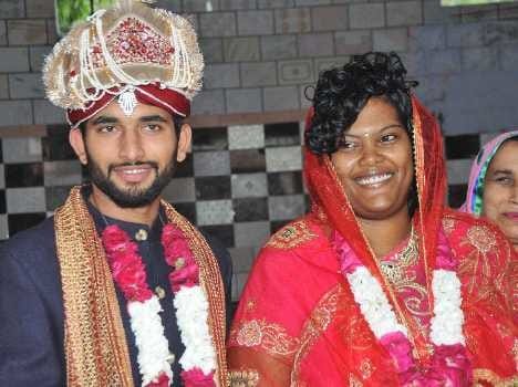 six facebook friend couples got married in year 2016, amazing facebook love story