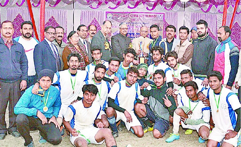 Meerut College team won