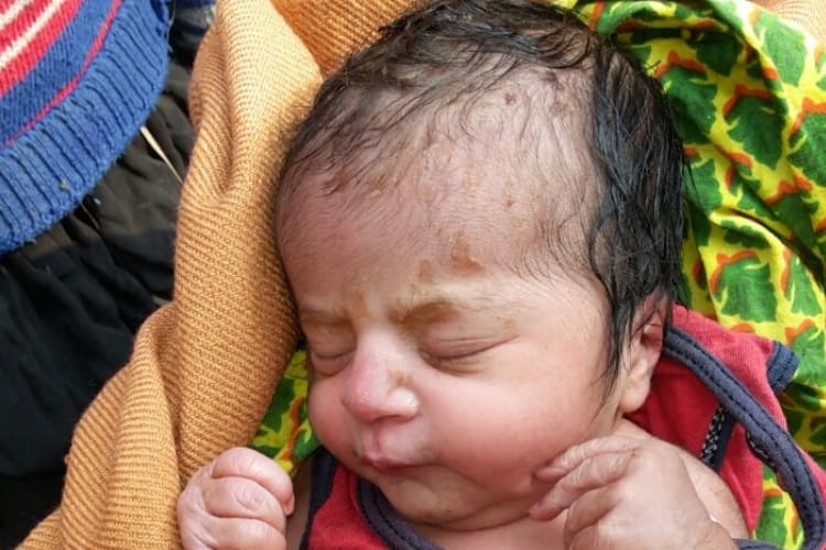 new born baby found near mazar in lucknow