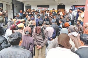 clash in advcate  and tahseel servent