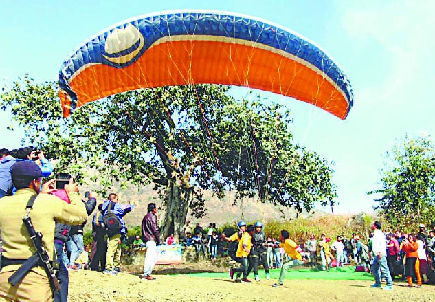 Over 225 free paragliding