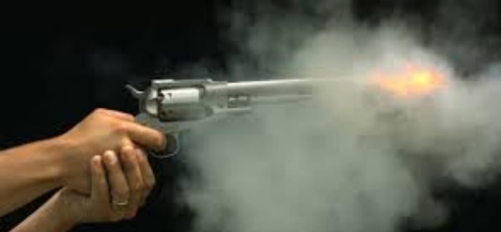 Merchant shot, injured