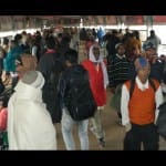कोहरे से घिरा मुगलसराय जंक्शन स्टेशन। 