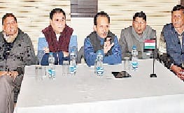 GST se judi dikkatein batayin