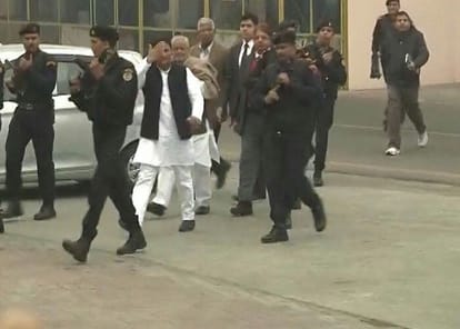 Samajwadi Party Live, Shivpal yadav Meets Mulayam yadav to Discuss Party Strategy, akhilesh yadav