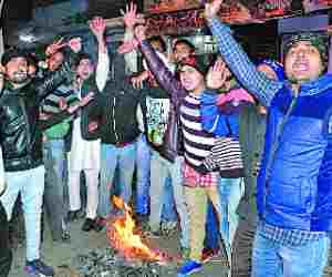 Akhilesh supporters angry 