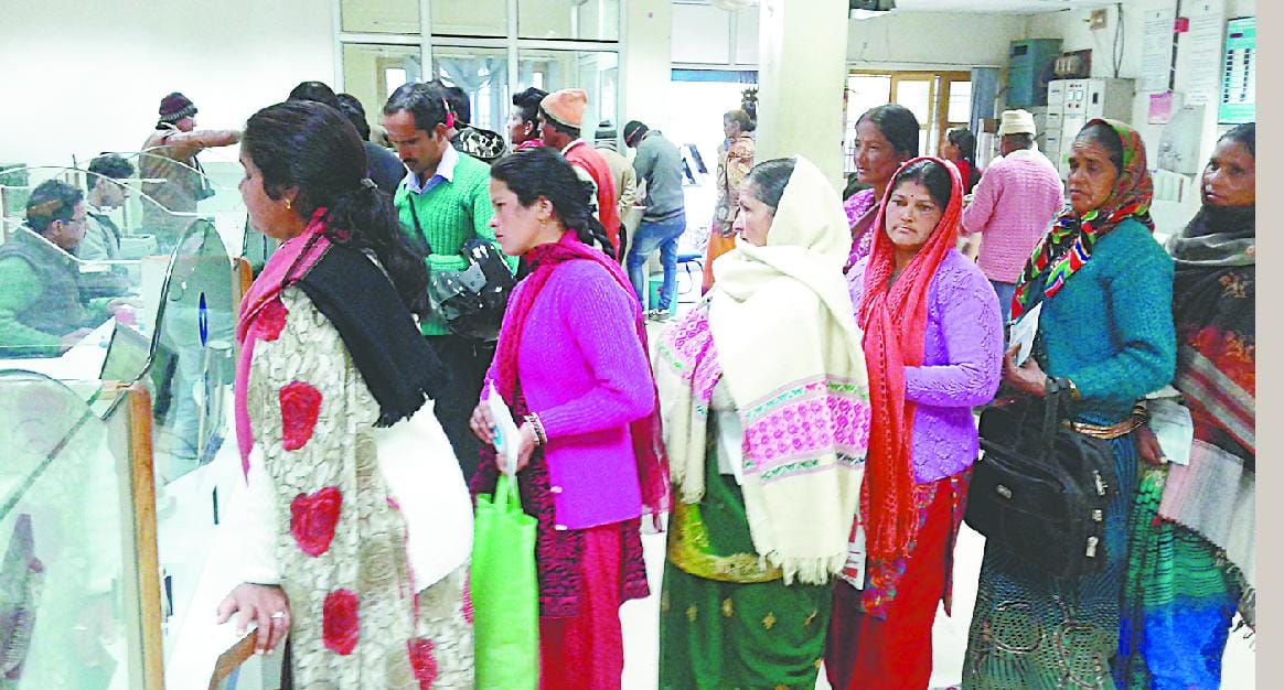 Banks and ATM drew crowds