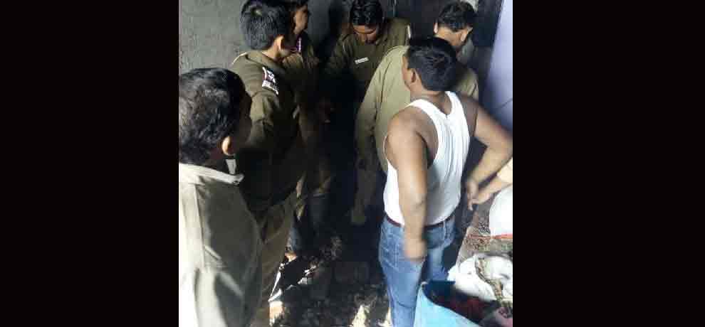 blast in illegal crackers in delhi two injured