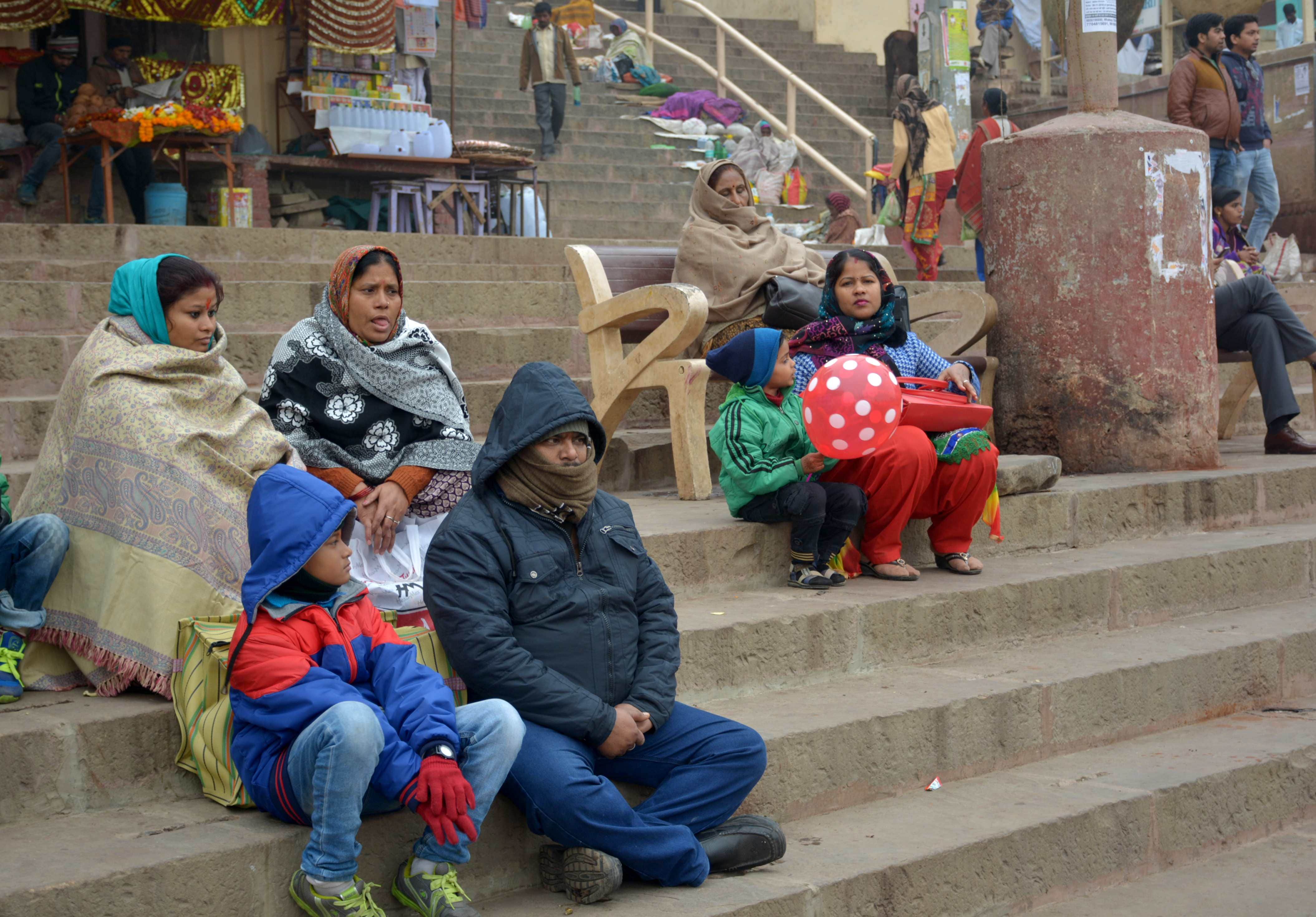 cold front in varanasi to be continued, till today one dozen people died