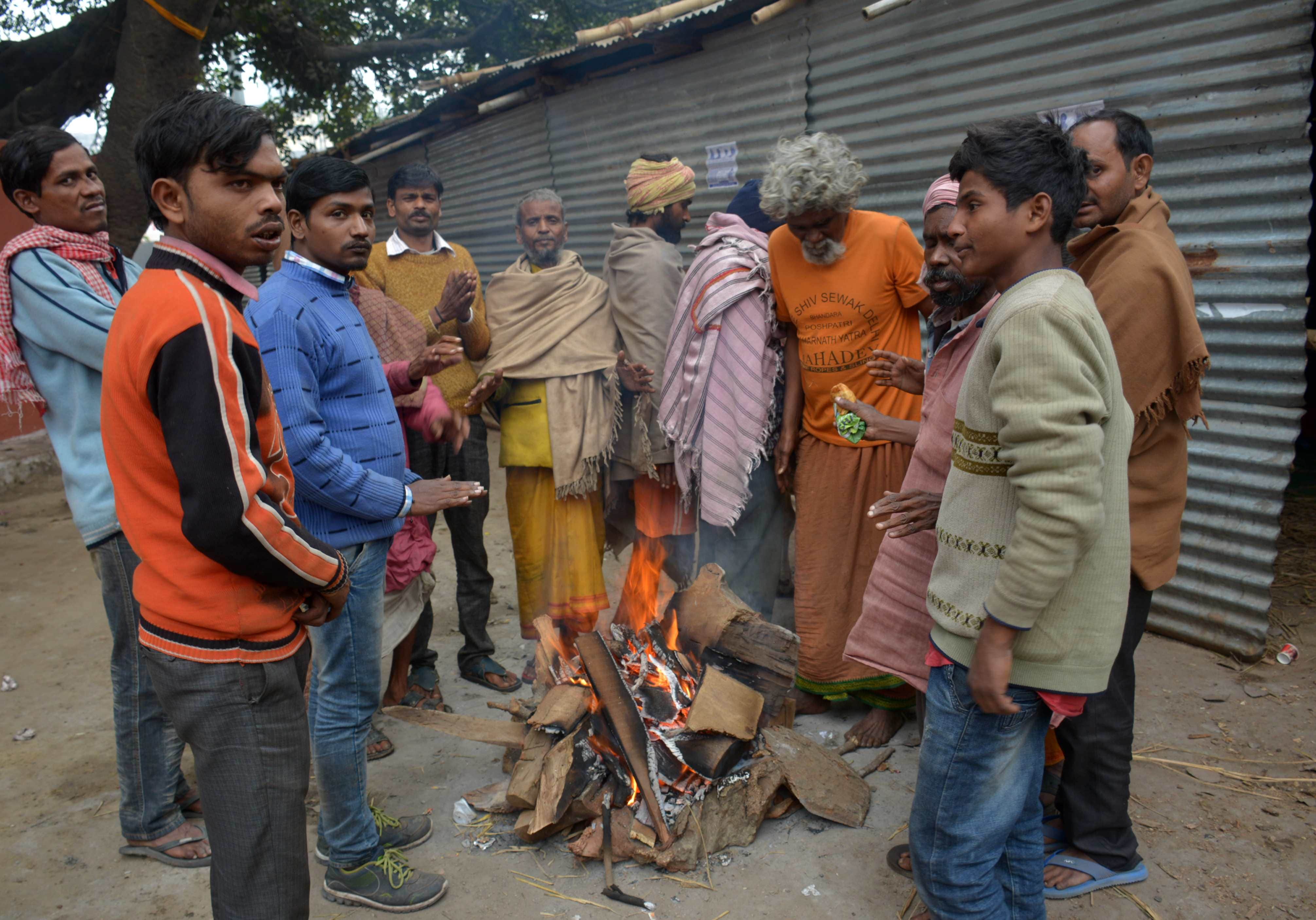 cold front in varanasi to be continued, till today one dozen people died