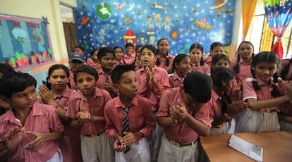delhi statistics books issued: each house having 11 mobiles but more than 3 lakh are toiletless