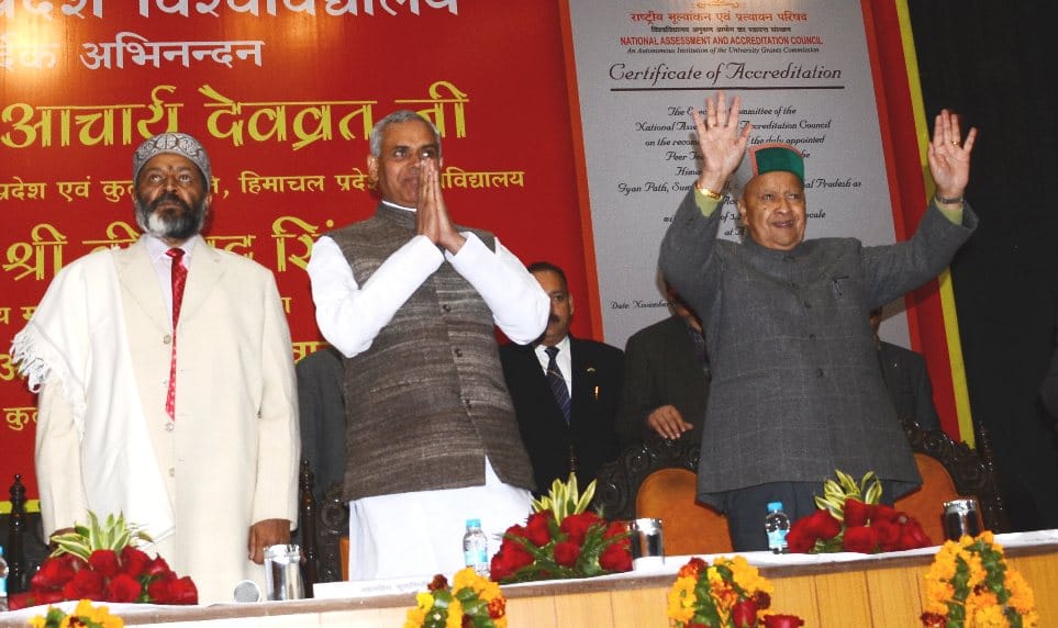 CM Virbhadra Singh Congratulate HPU for A Grade.