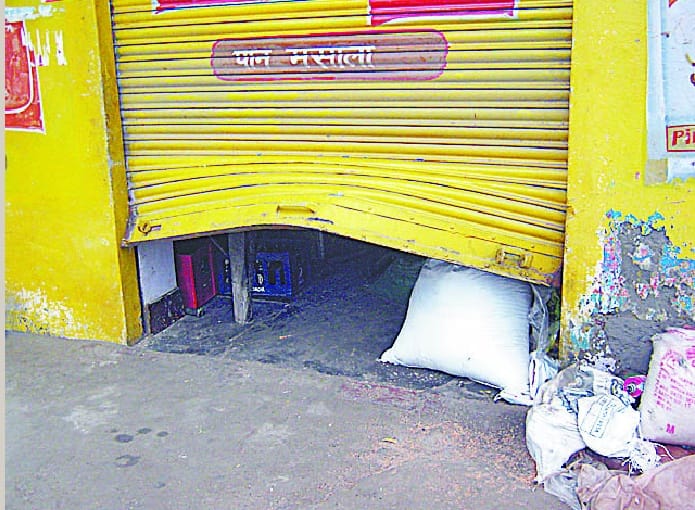 Five stores broken locks