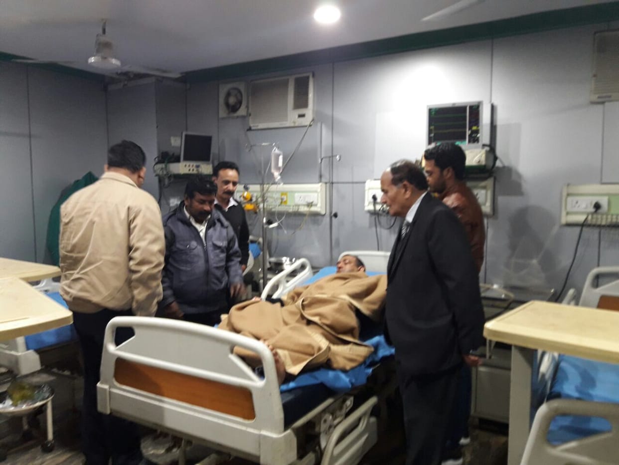 jaunpur sadar congress mla nadim javed injured in road accidet