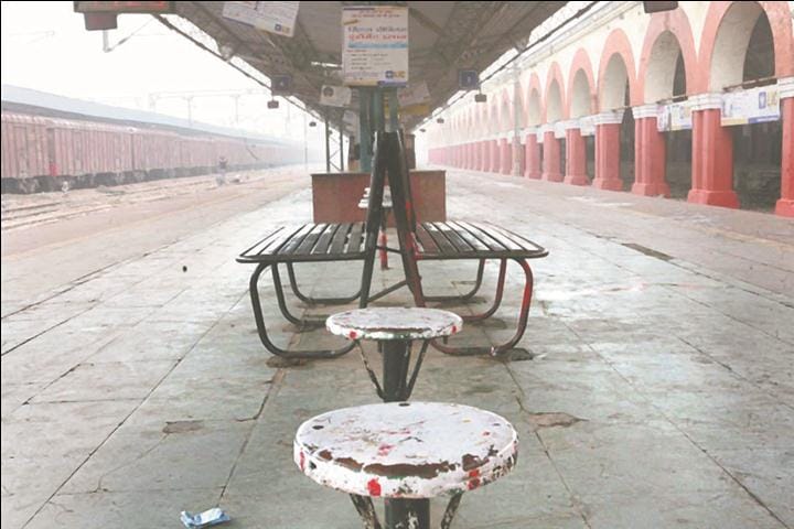 40 hours, 40 thousand of passengers waiting Travel