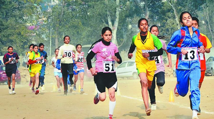 girl student won the race without shooes
