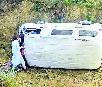 13 people injured in road accidents