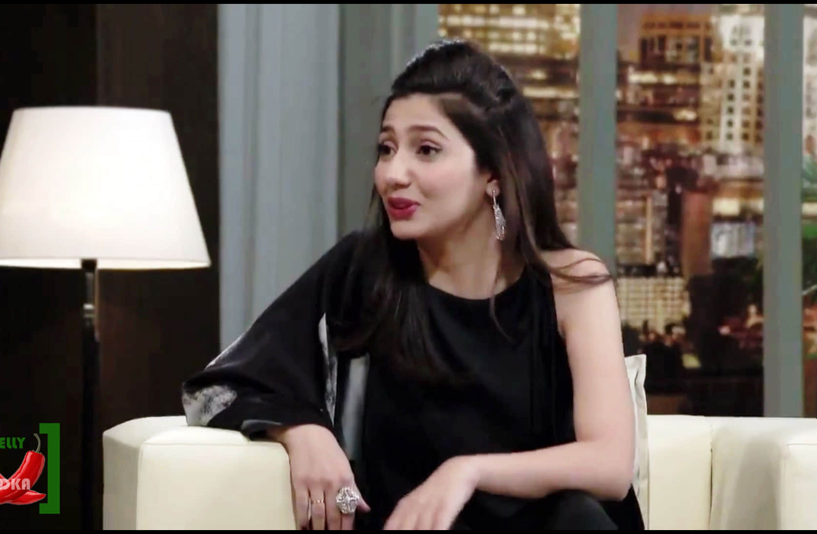 This is how Mahira Khan reacts on viral smoking photos with ranbir kapoor