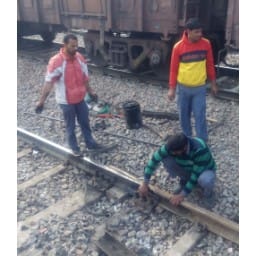 sonipat, railway track crack