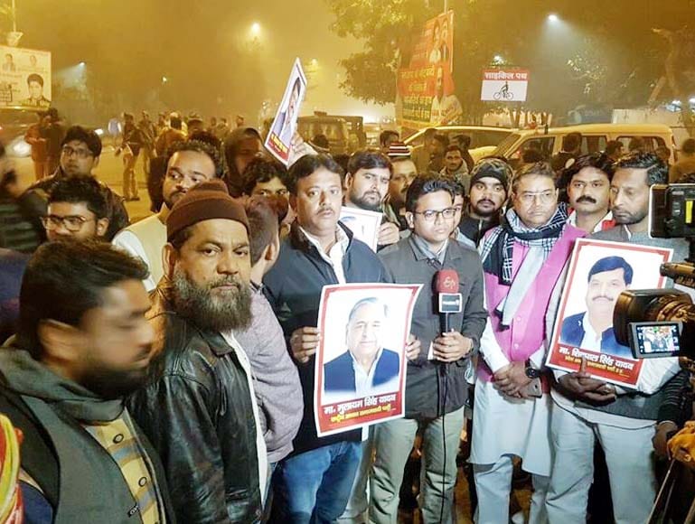 see pictures on samajwadi revolt