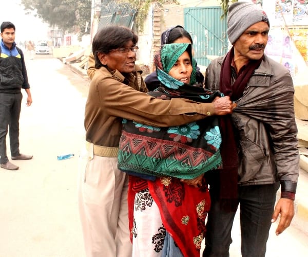family tried to commit suicide infront of lucknow vidhan sabha