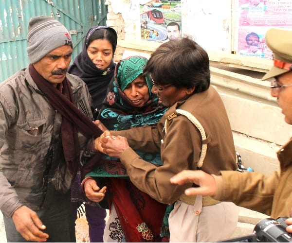 family tried to commit suicide infront of lucknow vidhan sabha