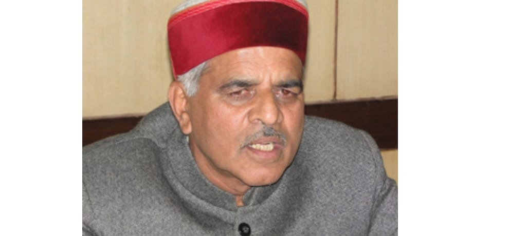 mp virender kashyap slams govt officers in nahan during a meeting