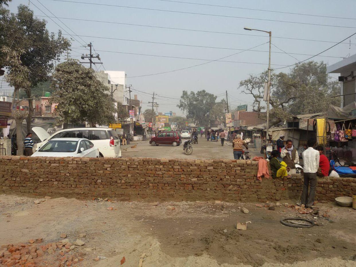 who created wall in the middle of the road