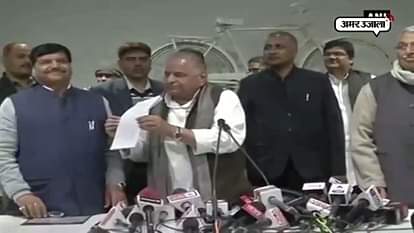 Weaver frenzy on ticket distribution in smajwadi party in varanasi 