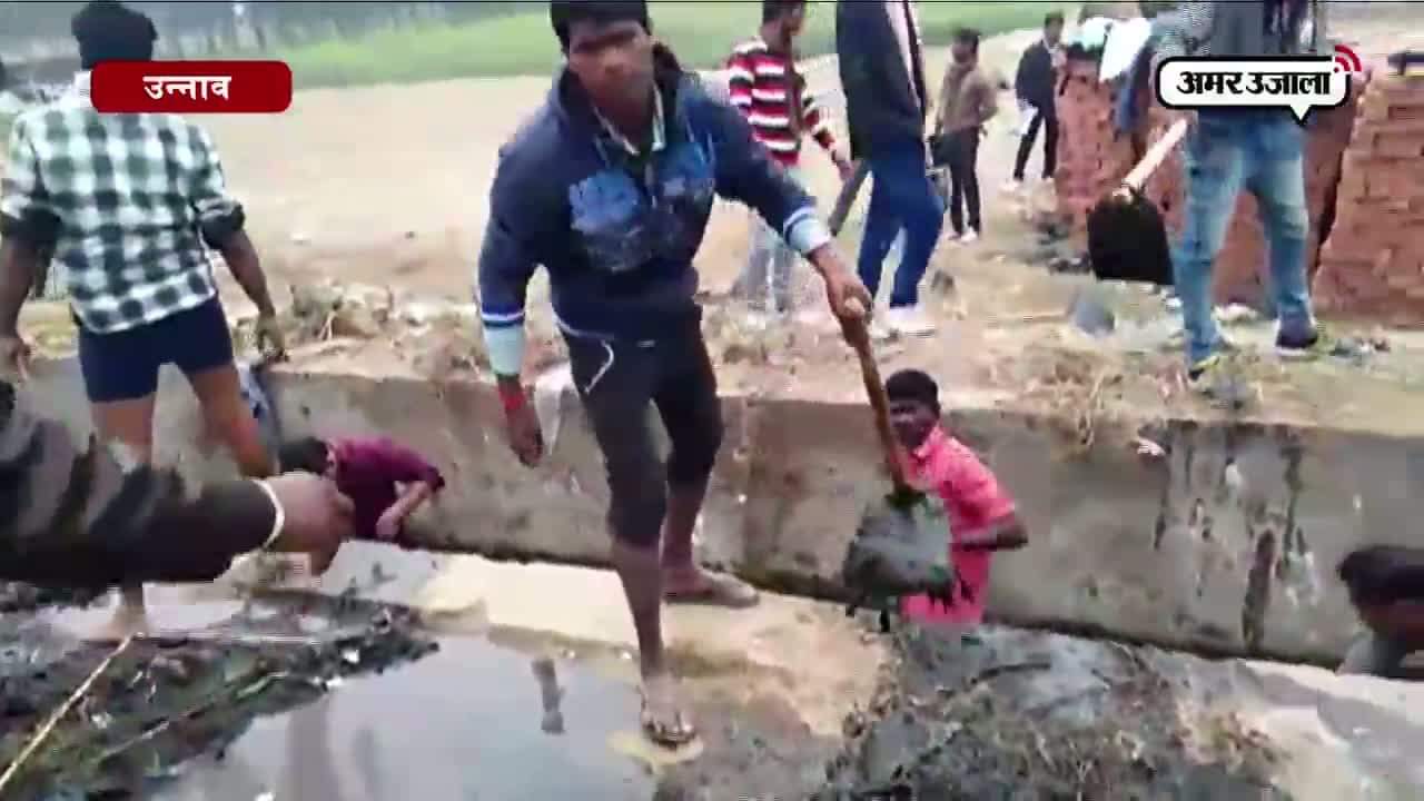  सफाईकर्मी बनने के लिए की नाला सफाई